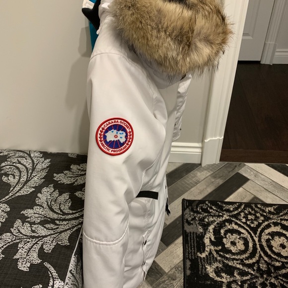 Authentic Canada Goose coat - Picture 2 of 4